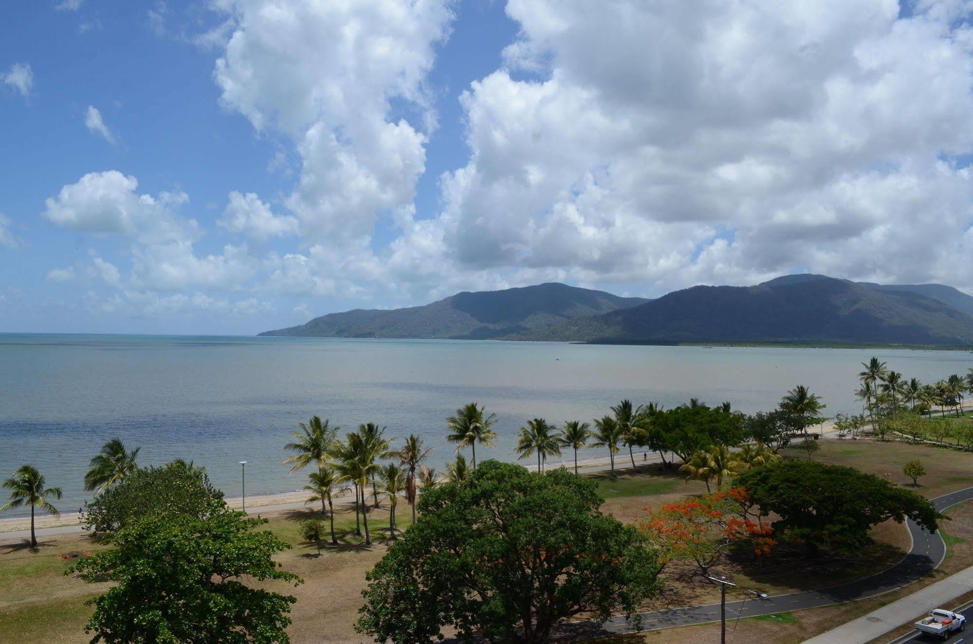 Acacia Court Hotel Cairns Exteriör bild